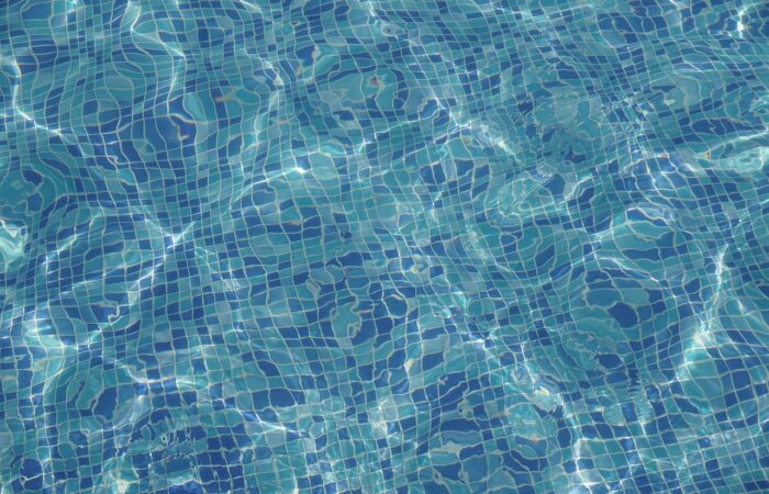 Les_avantages_d_une_piscine_semi_enterrée_en_béton_pour_votre_maison